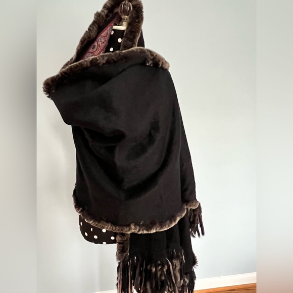 NWOT 100% cashmere and real fur shawl wrap - Picture 2 of 13